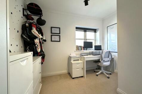 Home Office/ Bedroom Five 829
