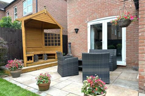 Paved Seating Area 832