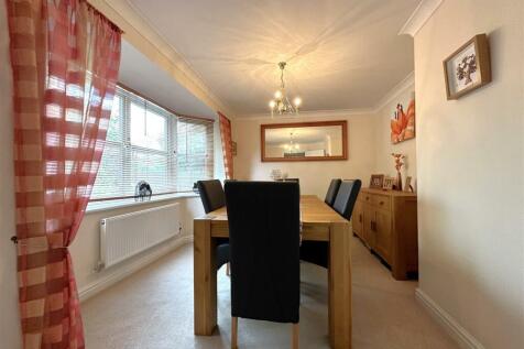Bay-Fronted Dining Room 754