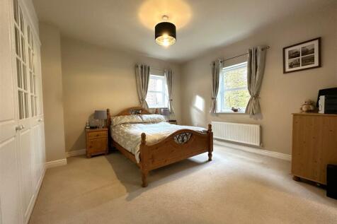 Master Bedroom 733
