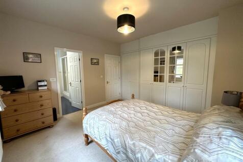 Bedroom One Into En-Suite 736