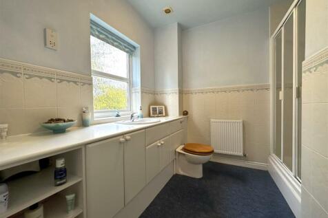 Master En-Suite 740