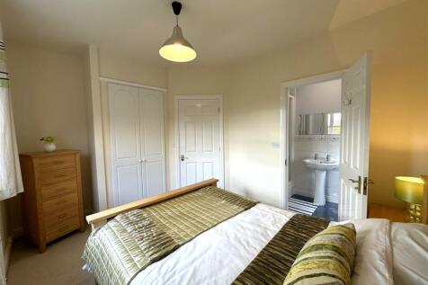 Second Bedroom Into En-Suite 710