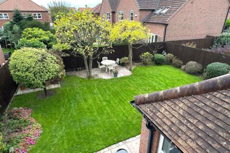 Rear Garden Overview 717