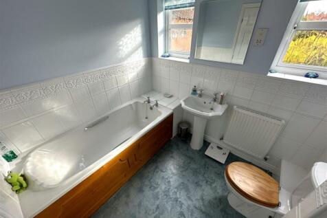 Family Bathroom 719