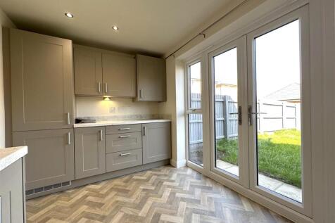 Extensive Contemporary Kitchen 158