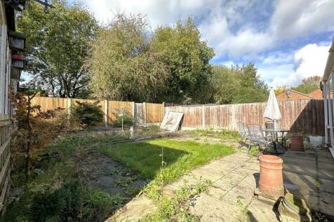 Well-Appointed Private Garden 406