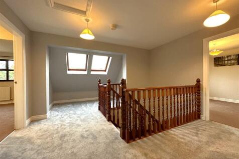 Galleried Landing With Study Area 455