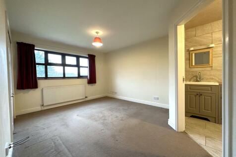 Master Bedroom Into En-Suite 440