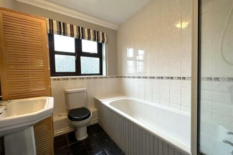 Family Bathroom 465