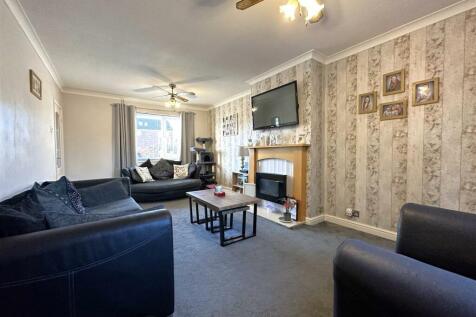 Dual-Aspect Living Room 351