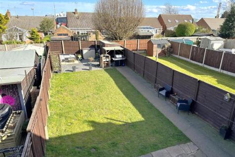 Rear Garden Overview 968