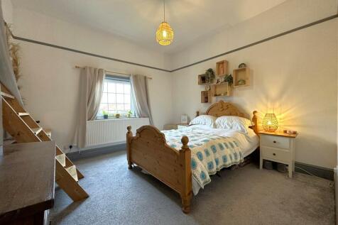 Master Bedroom 095