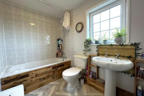 Family Bathroom 053