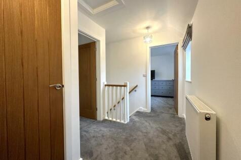 First Floor Landing 922