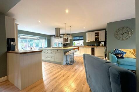 Superb Family kitchen 612