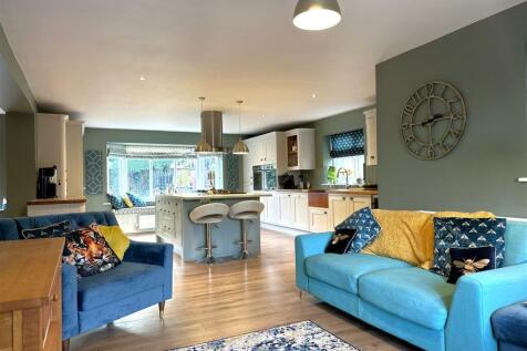 OPEN-PLAN Living/Dining Kitchen 640
