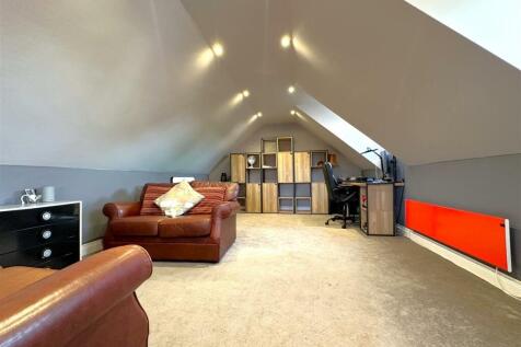 Home Office/ Play Room 696