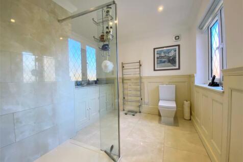 Master En-Suite 678