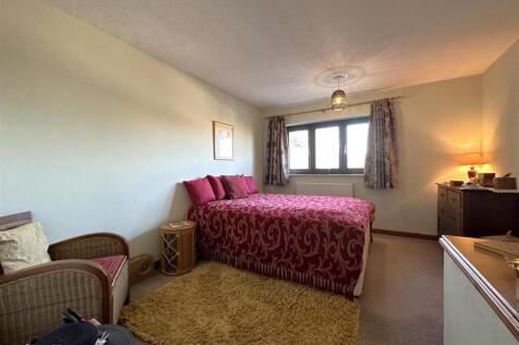 Large Master Bedroom 934