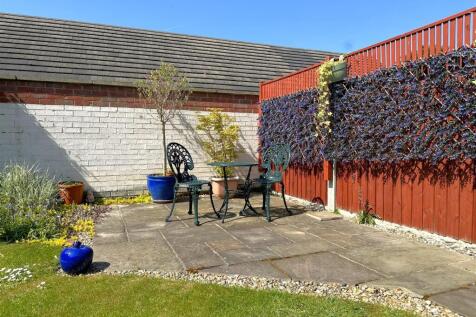 Paved Seating Area 076