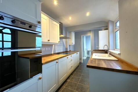Generous Contemporary Kitchen 437