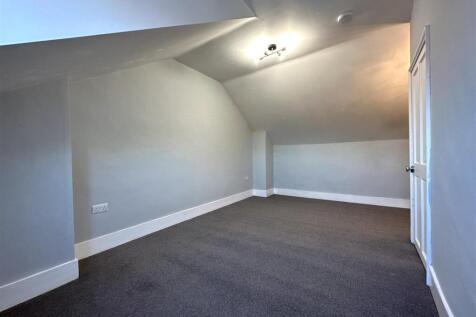 Generous Attic Bedroom 478
