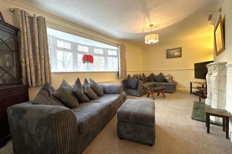 Bow-Fronted Living Room 705