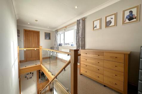 Galleried First Floor Landing 257