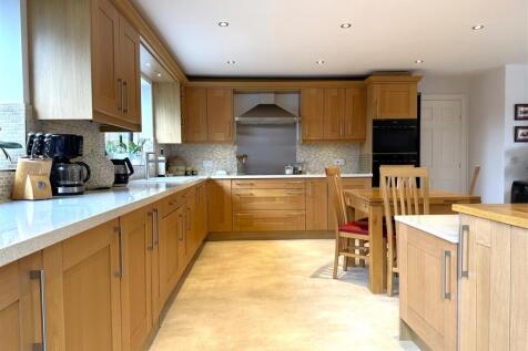 Generous Kitchen 873
