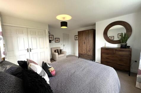 Large GF Bedroom 821