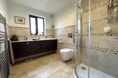 Ground Floor Shower Room 826