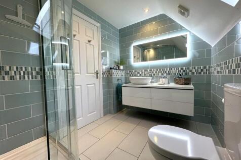 Stylish En-Suite Shower Room 746