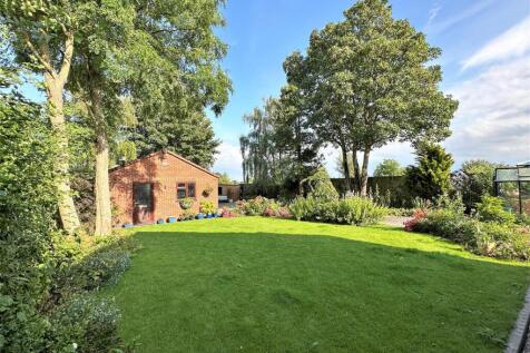 Beautifully Private Garden 987
