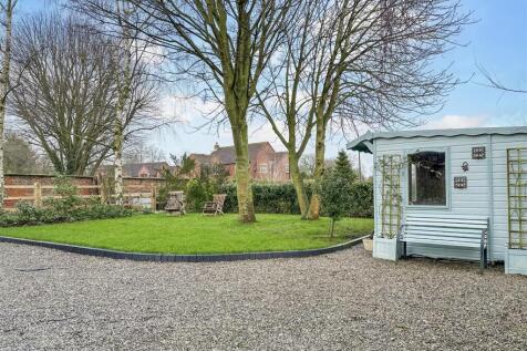 Private Garden &amp; Summer House 698