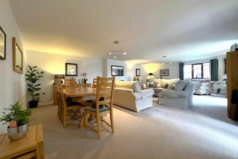 Generous Living Room 792