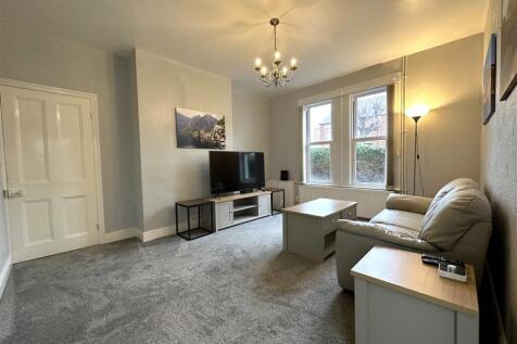 Spacious Lounge 002