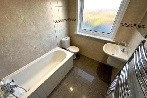 First Floor Bathroom 119