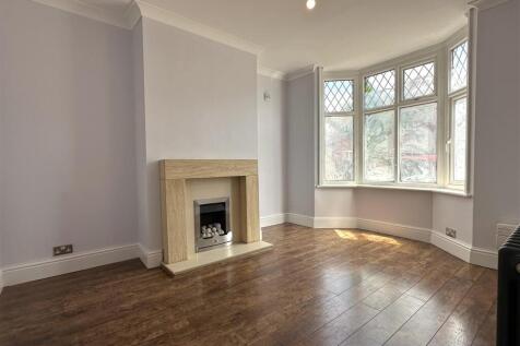 Bay-Fronted Lounge 990