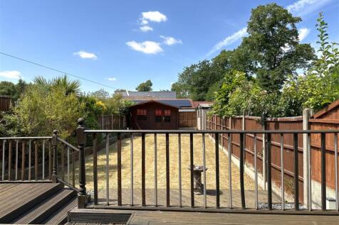 Generous Private Garden 002