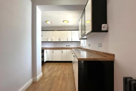 Extensive Kitchen 980