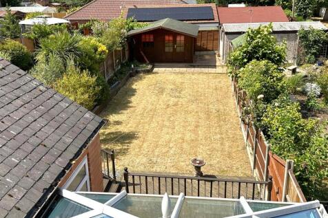 Rear Garden Overview 995