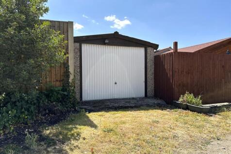 Large Single Garage 021