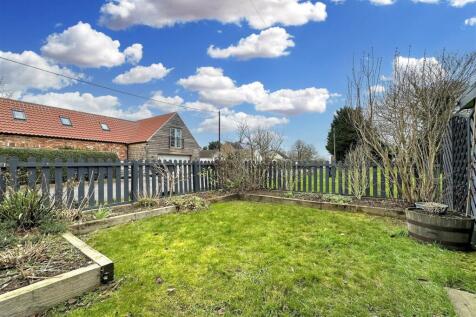 Formal Side Garden 624