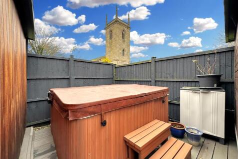 Idyllic Hot Tub Space 569