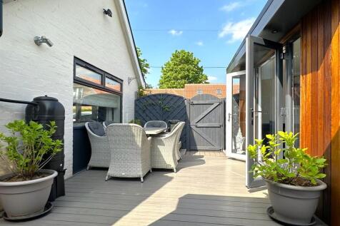 Outdoor Entertainment Area 116
