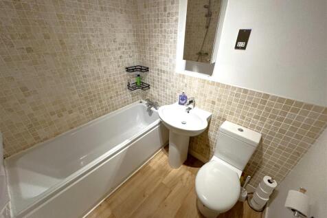 Family Bathroom 943