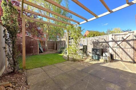 Delightful Enclosed Garden 922