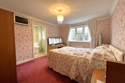 Bedroom One Into En-Suite 660
