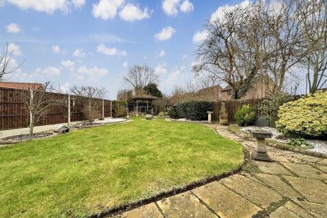 Lovely Rear Garden 747